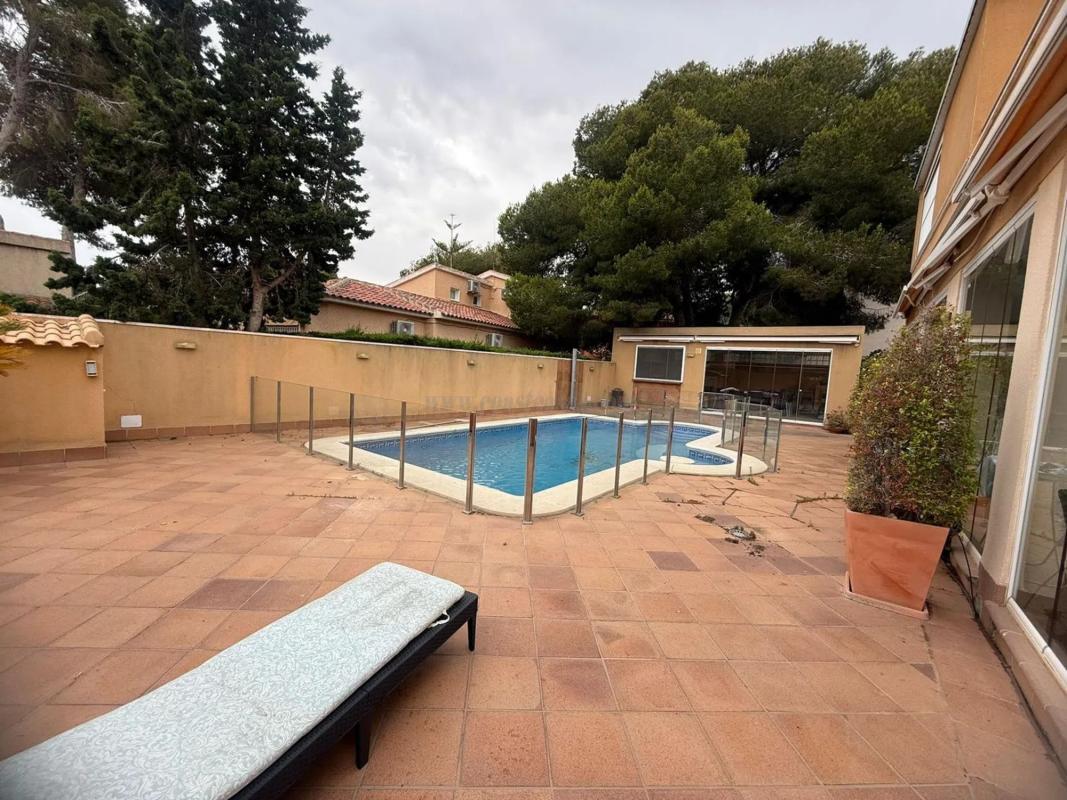 Venta de villa en Orihuela