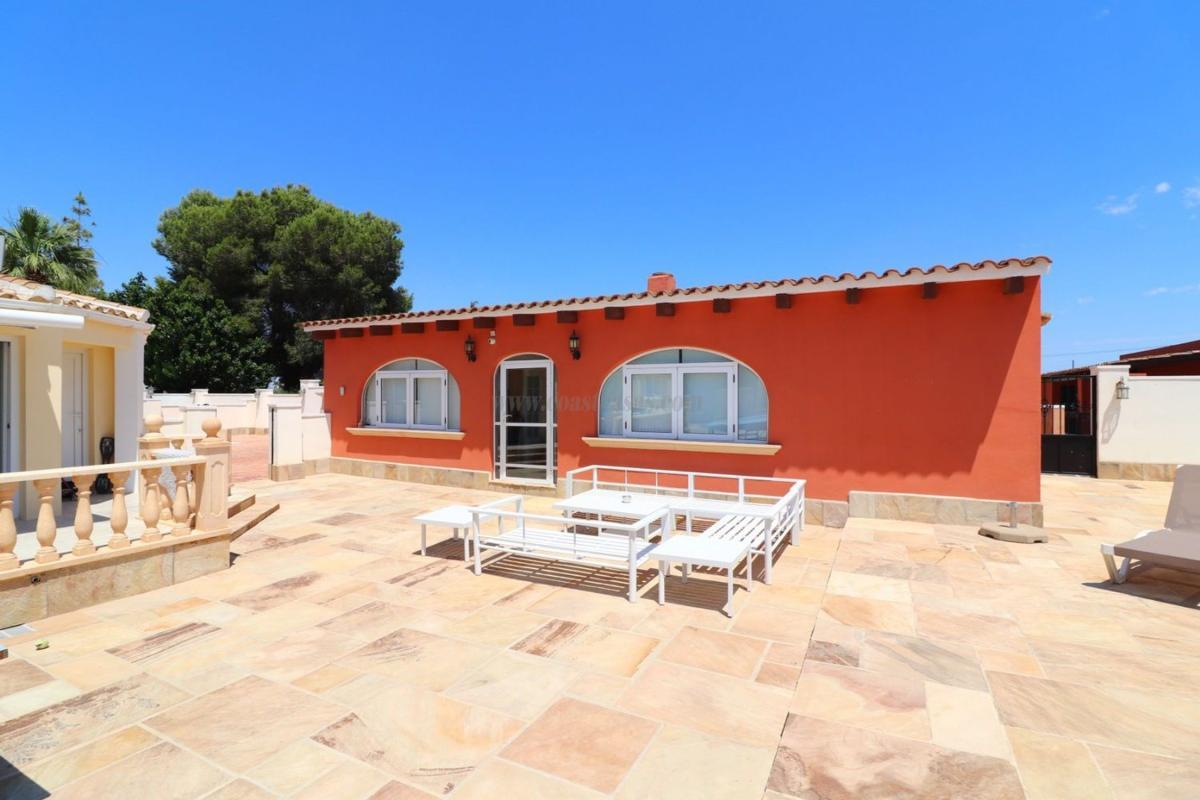 Venta de villa en Almoradí