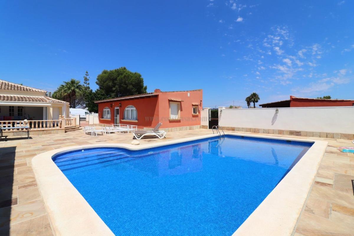 Venta de villa en Almoradí