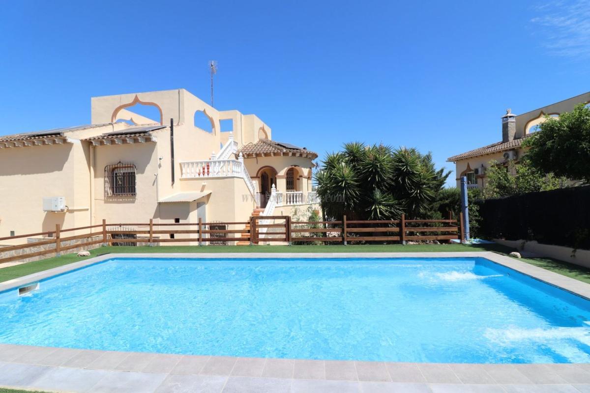 Venta de villa en Algorfa