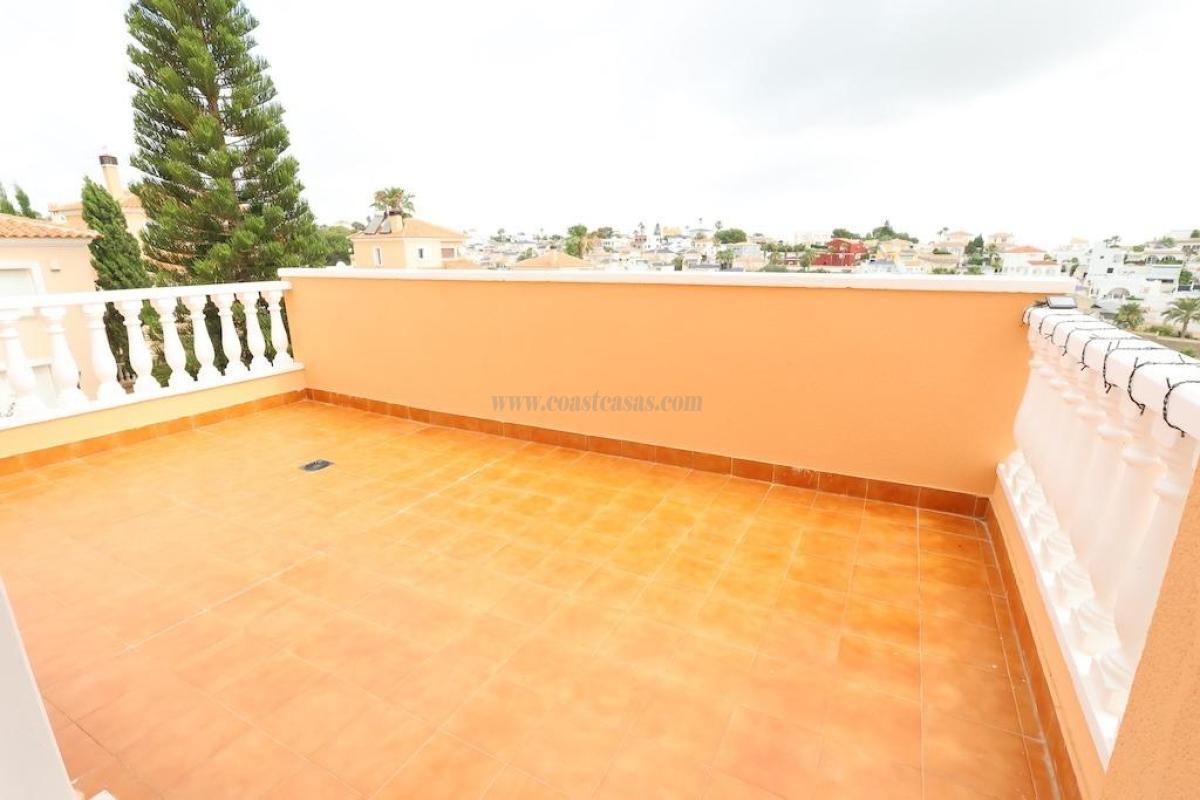 Venta de villa en San Miguel de Salinas