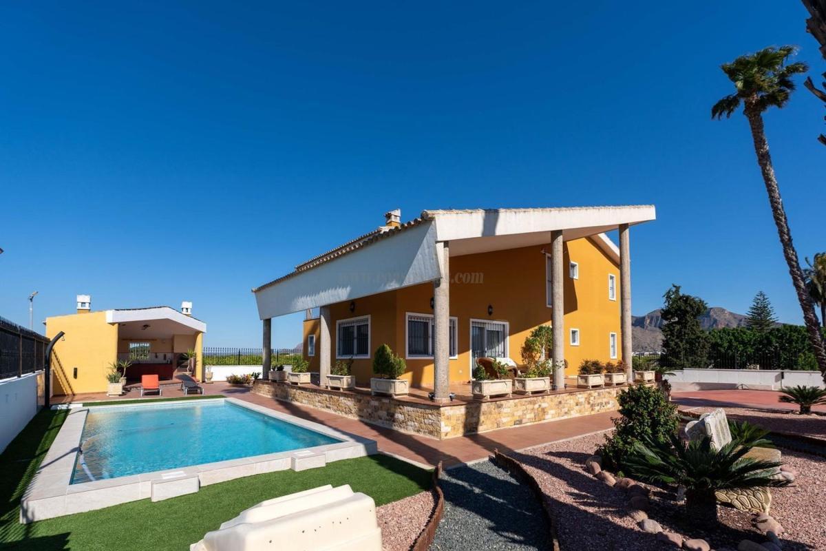 Venta de villa en Bigastro