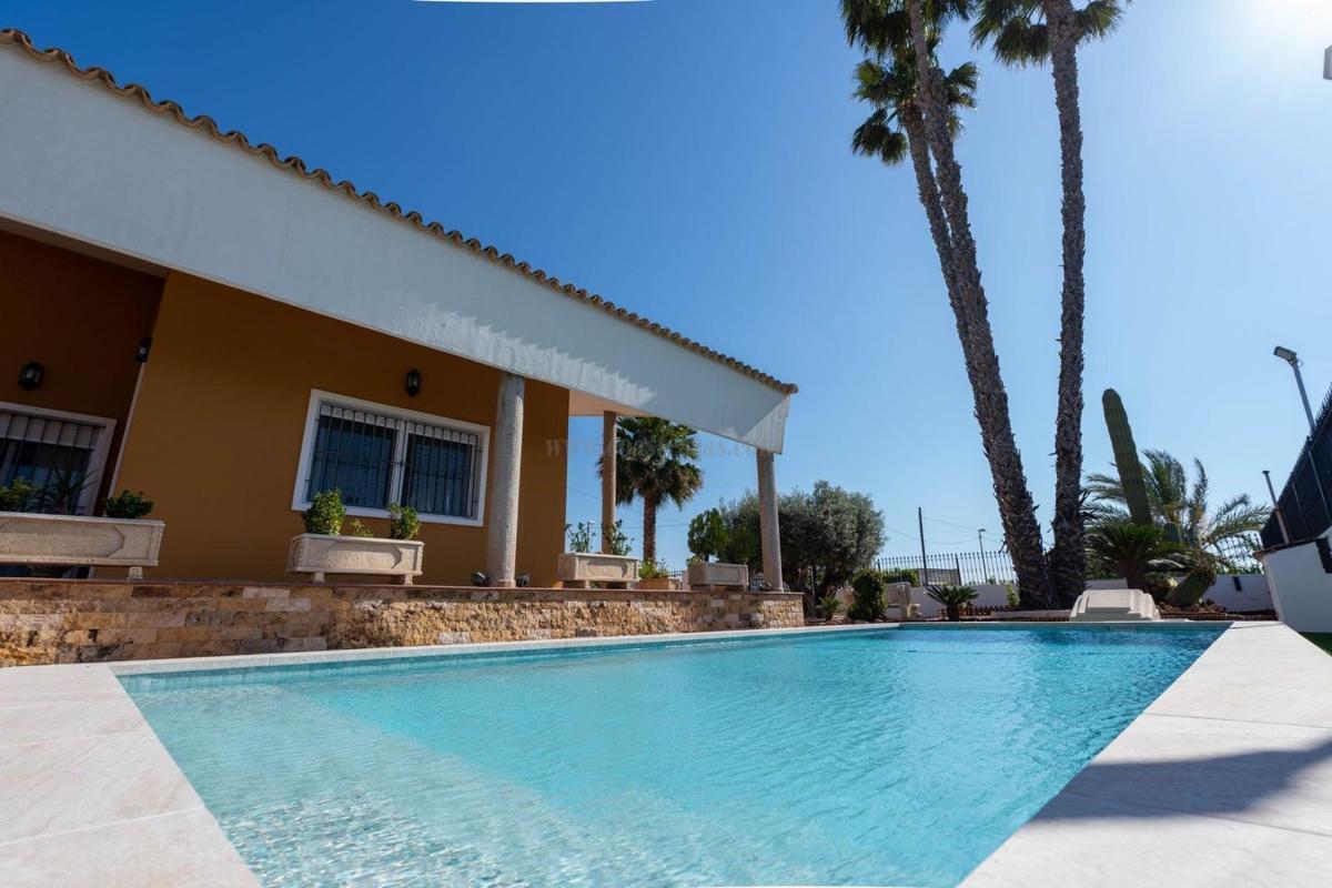 Venta de villa en Bigastro