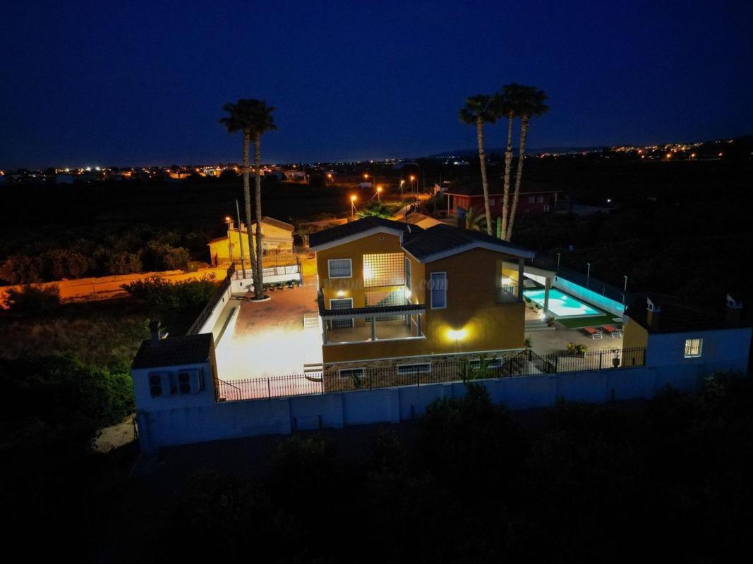 Venta de villa en Bigastro
