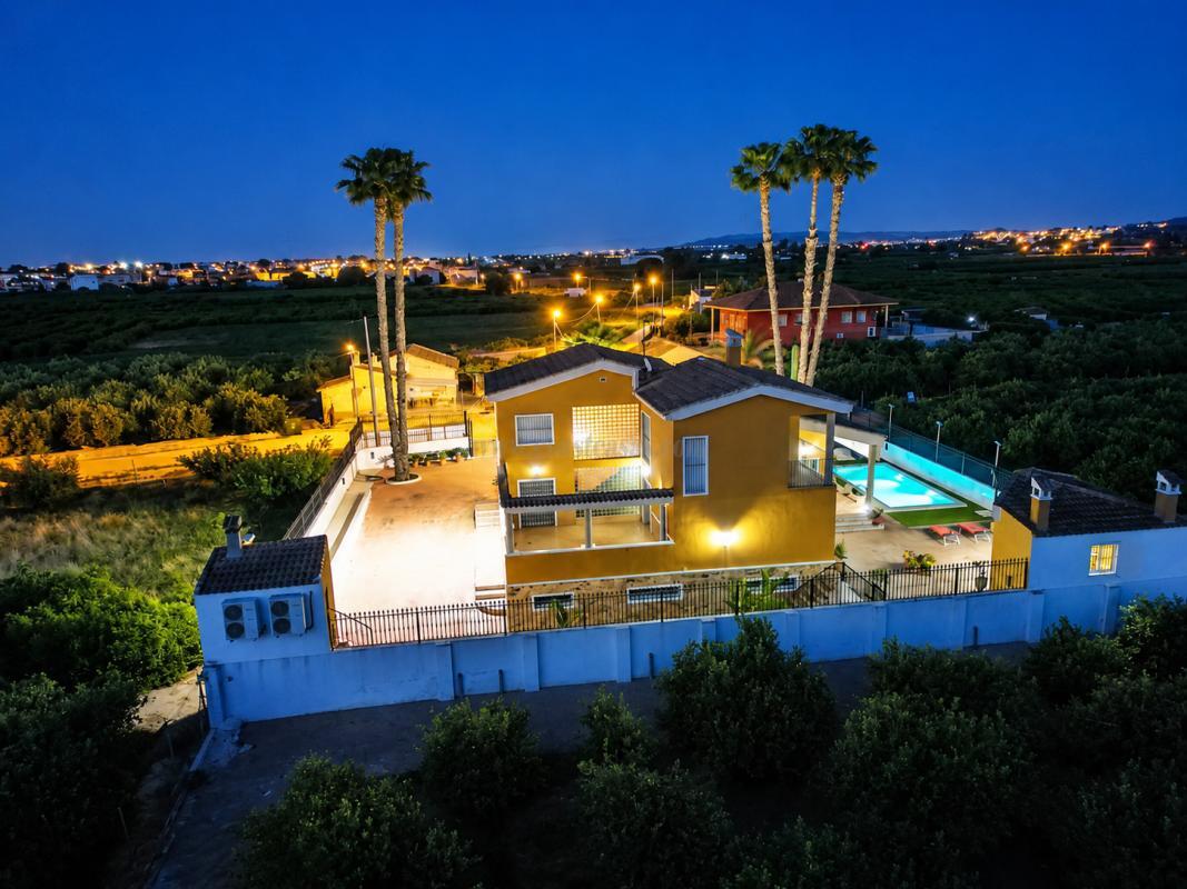 Venta de villa en Orihuela