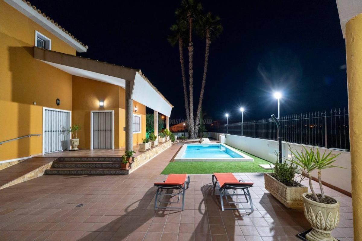 Venta de villa en Orihuela