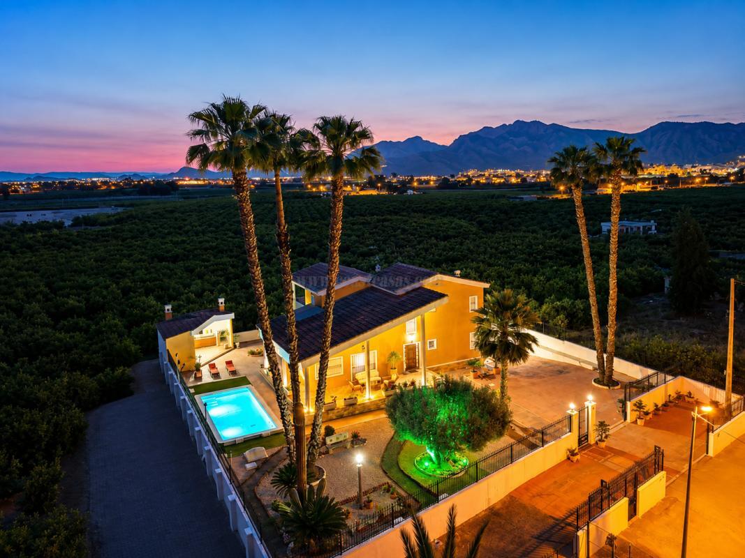 Venta de villa en Orihuela