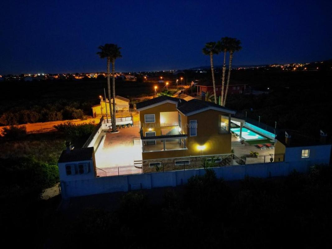 Venta de villa en Orihuela