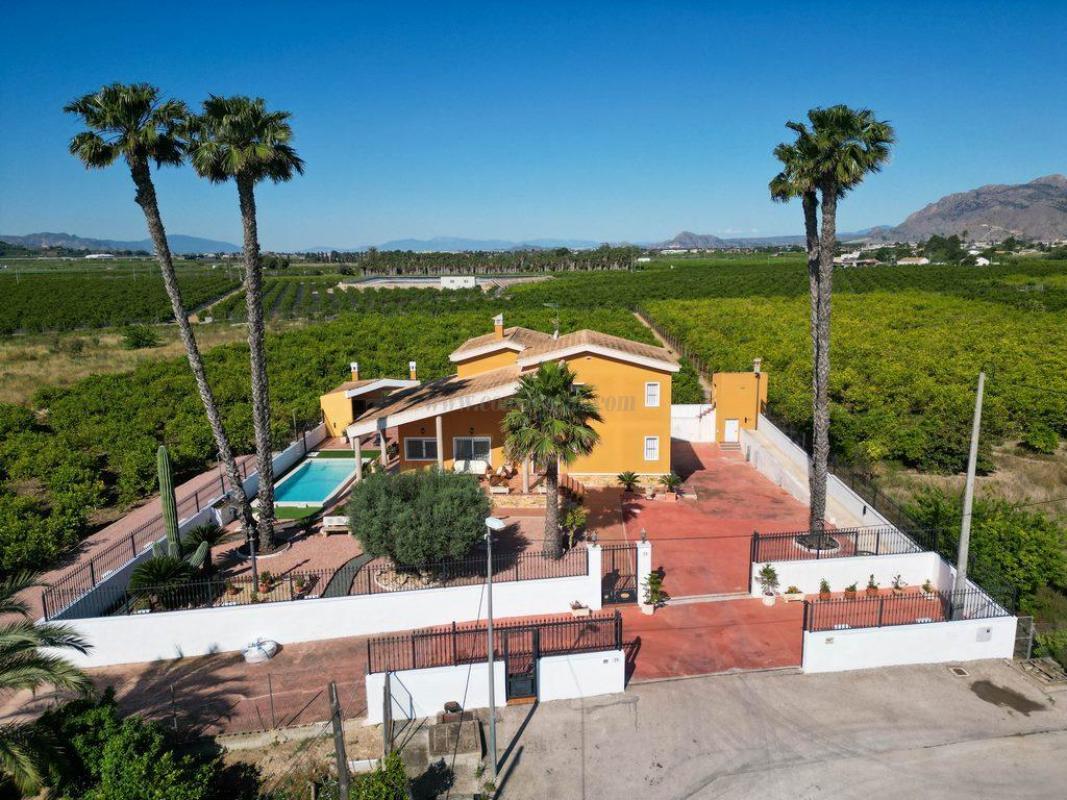 Venta de villa en Orihuela
