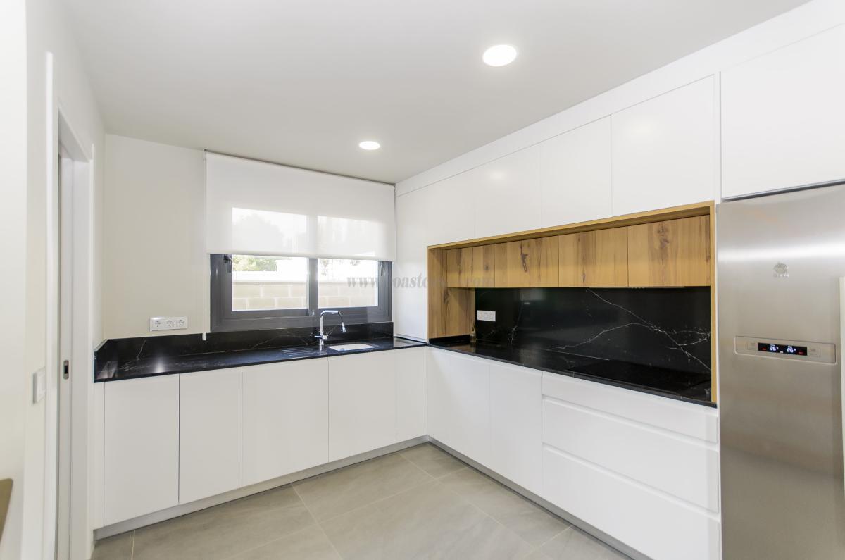 Venta de villa en San Miguel de Salinas