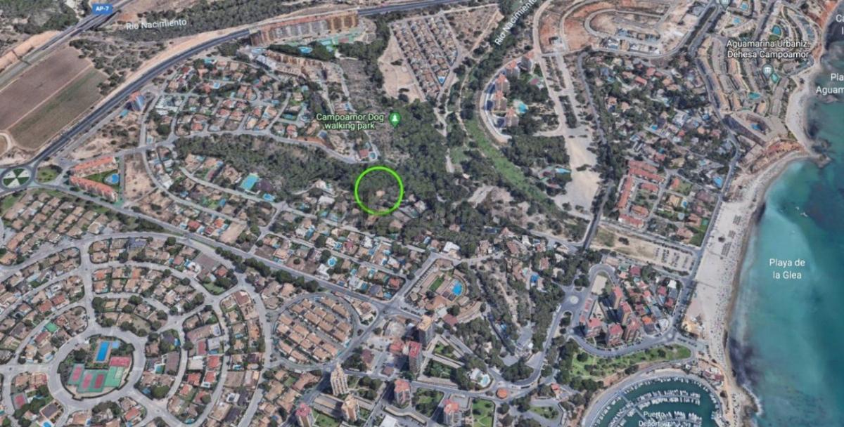 For sale of villa in Orihuela Costa