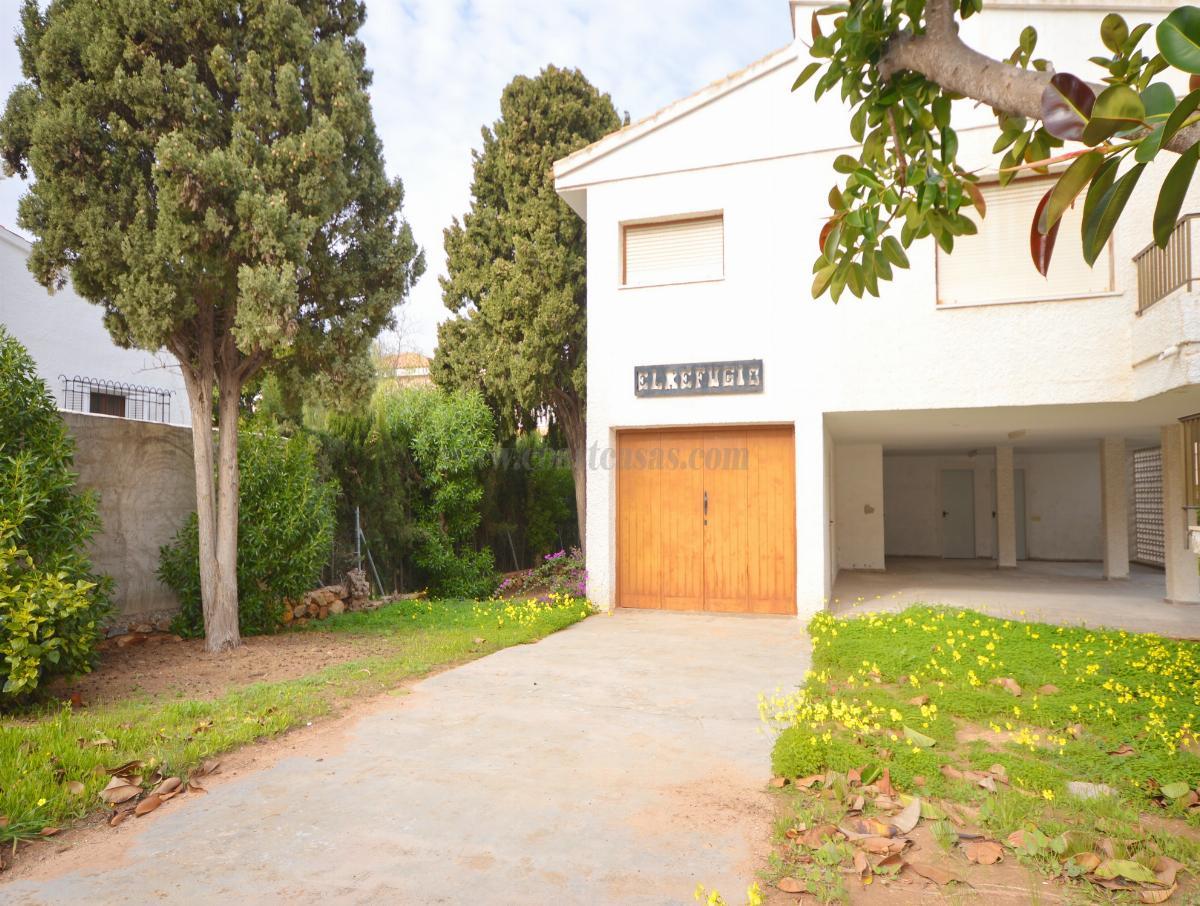 For sale of villa in Orihuela Costa