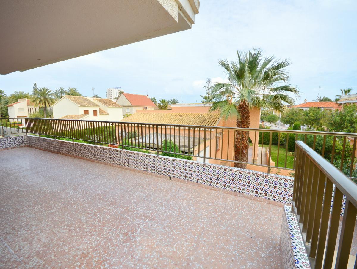 For sale of villa in Orihuela Costa