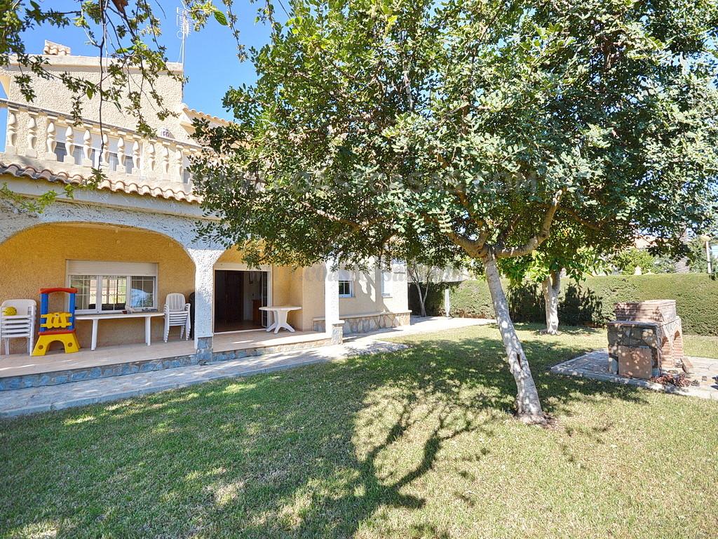 For sale of villa in Orihuela Costa