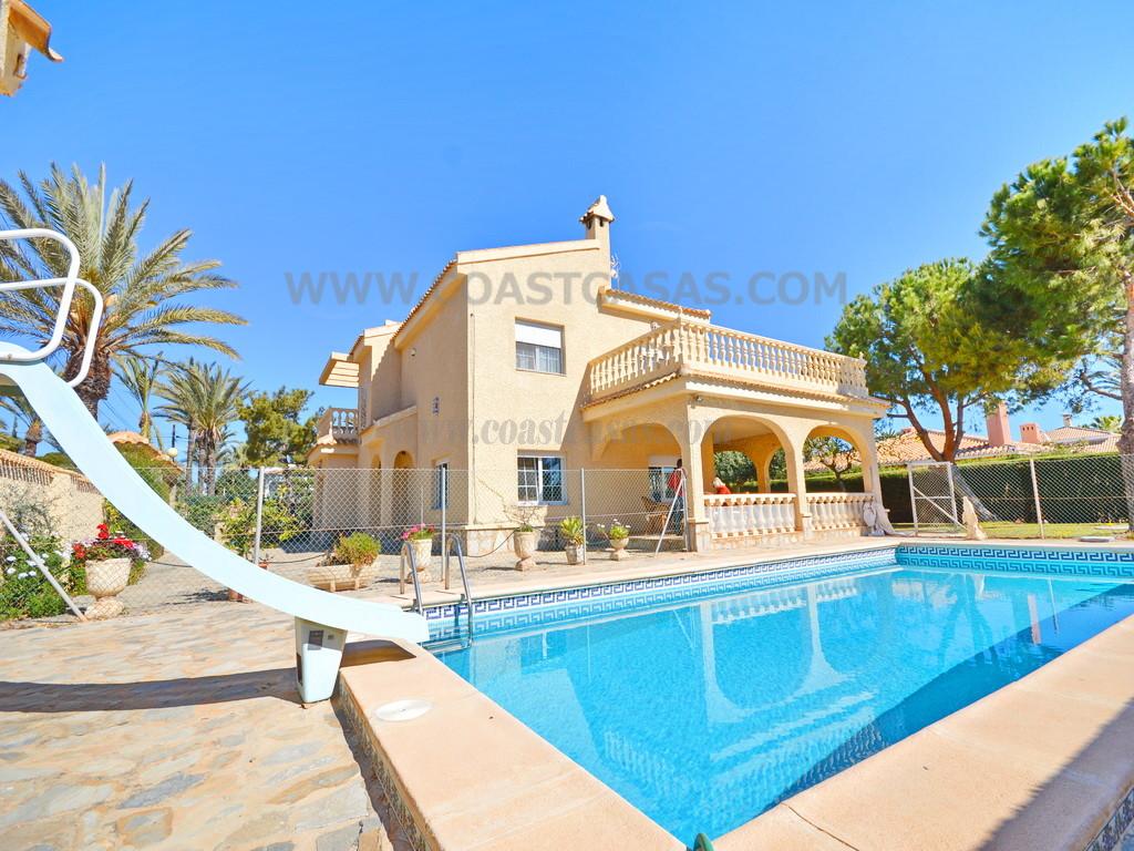 For sale of villa in Orihuela Costa
