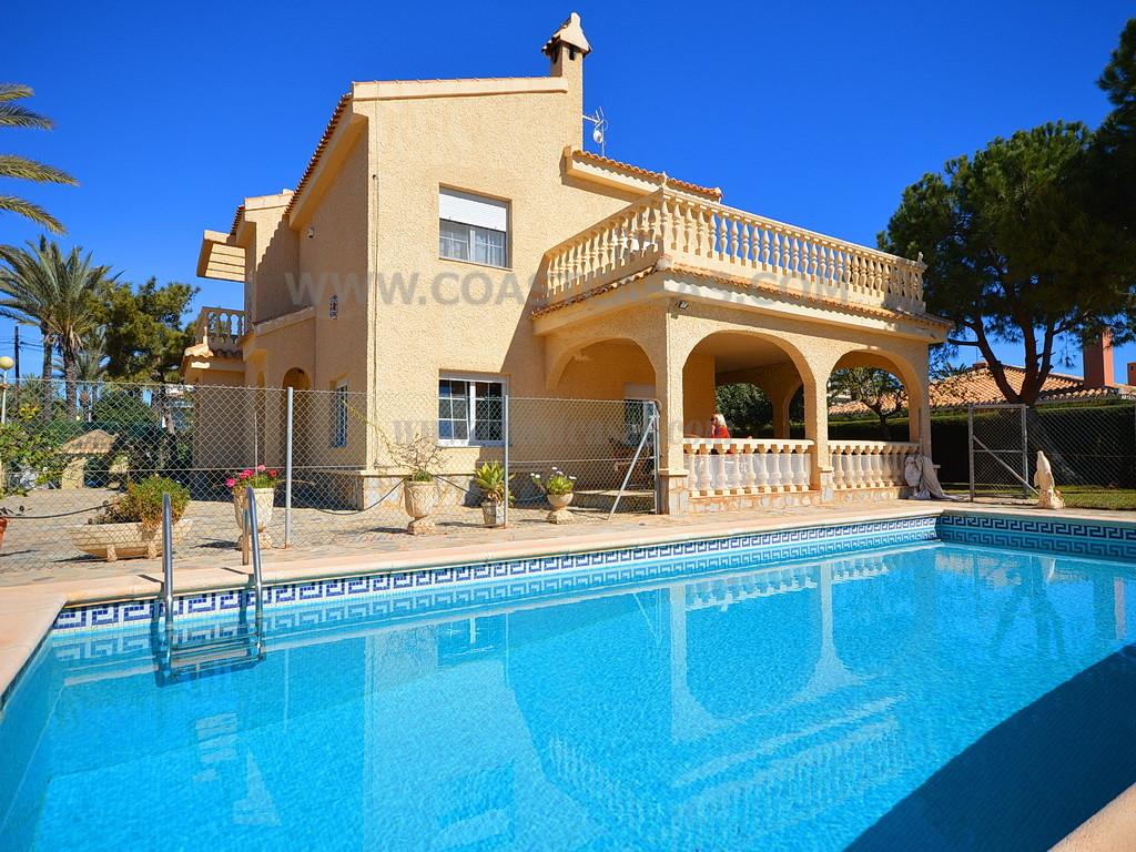 For sale of villa in Orihuela Costa
