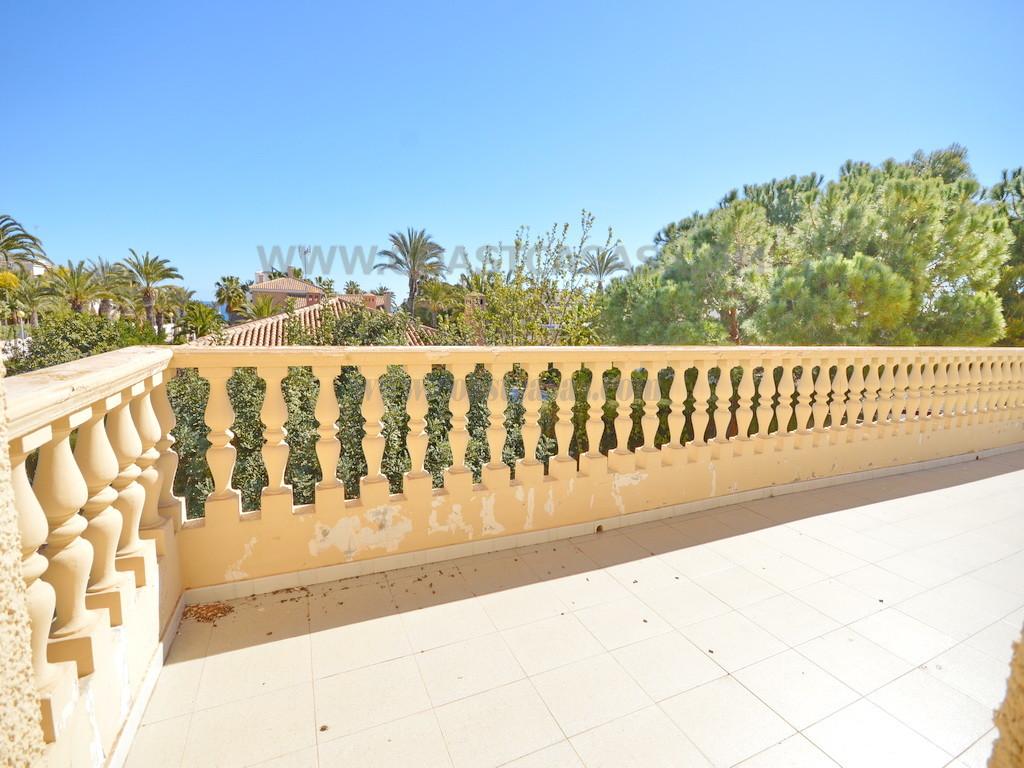 For sale of villa in Orihuela Costa