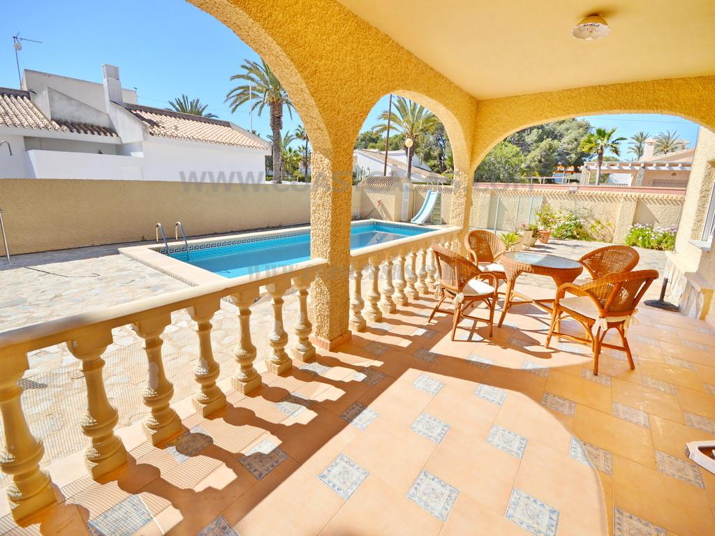 For sale of villa in Orihuela Costa