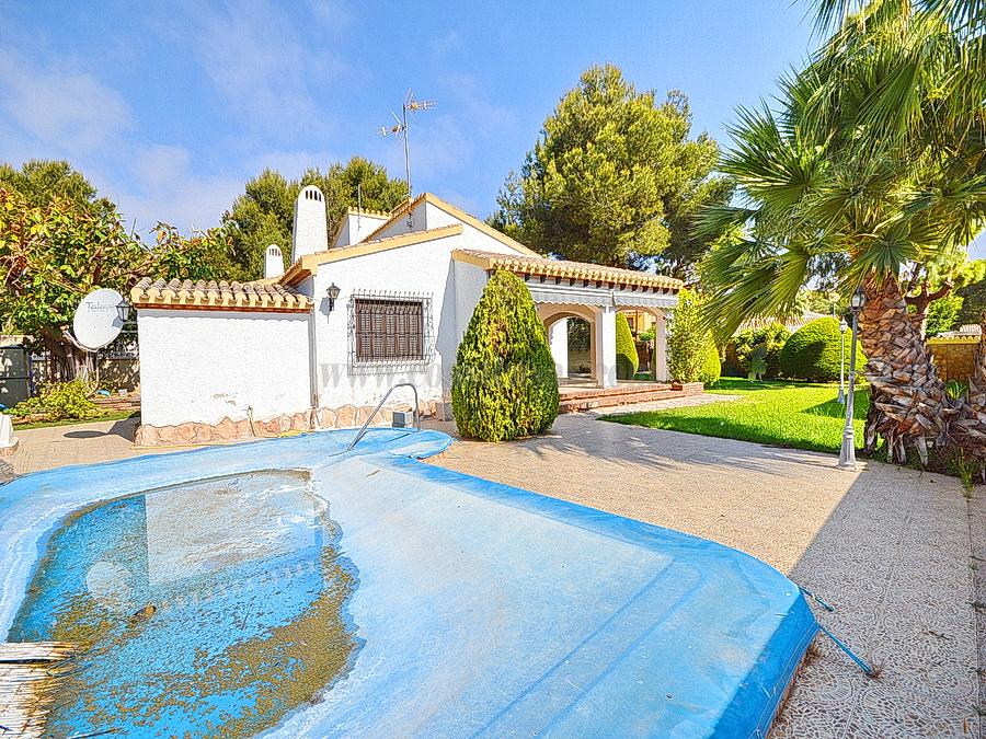 For sale of chalet in Orihuela Costa