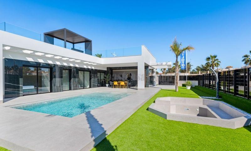 For sale of villa in Algorfa