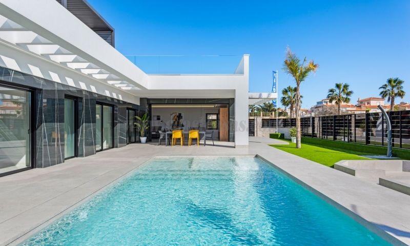 For sale of villa in Algorfa