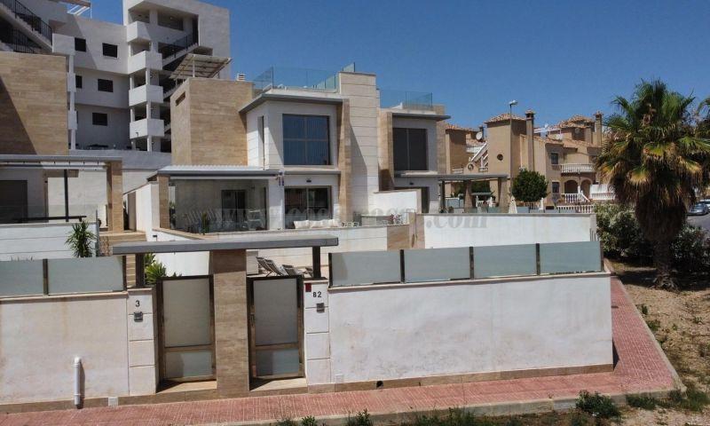 For sale of villa in Orihuela Costa