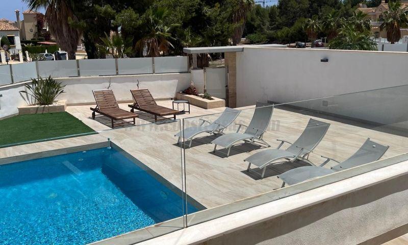 For sale of villa in Orihuela Costa