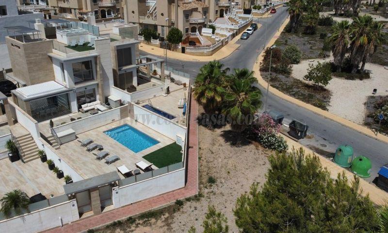 For sale of villa in Orihuela Costa