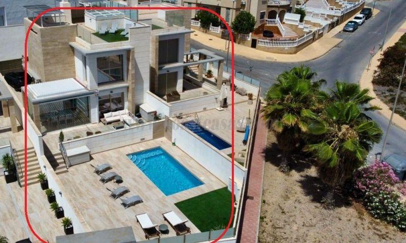 For sale of villa in Orihuela Costa