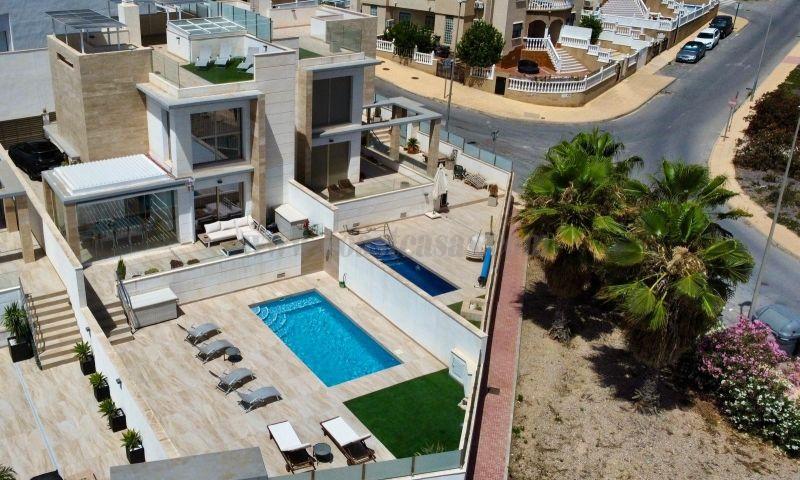For sale of villa in Orihuela Costa