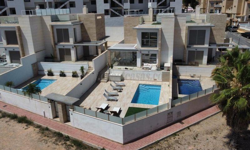 For sale of villa in Orihuela Costa