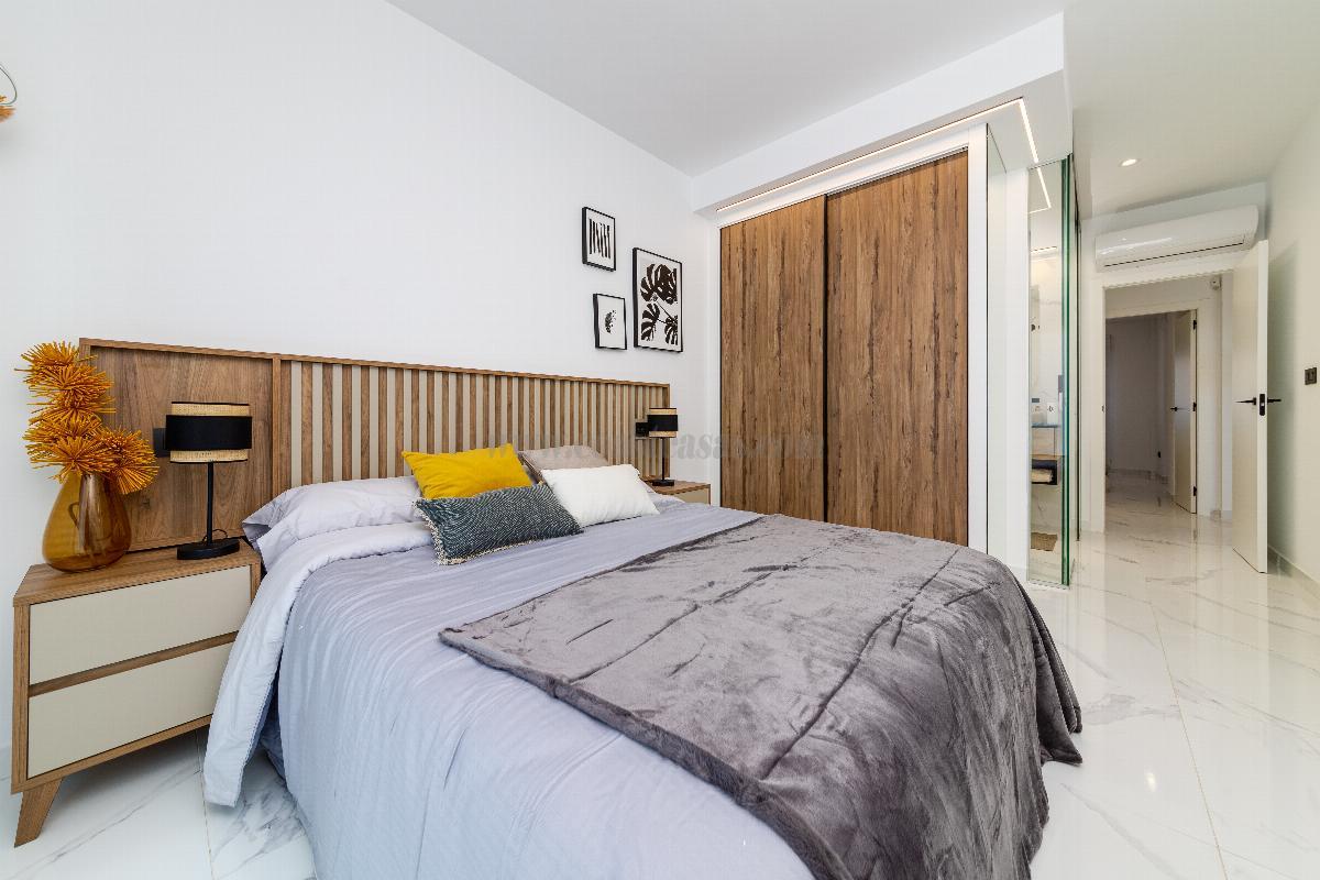 For sale of apartment in Guardamar del Segura
