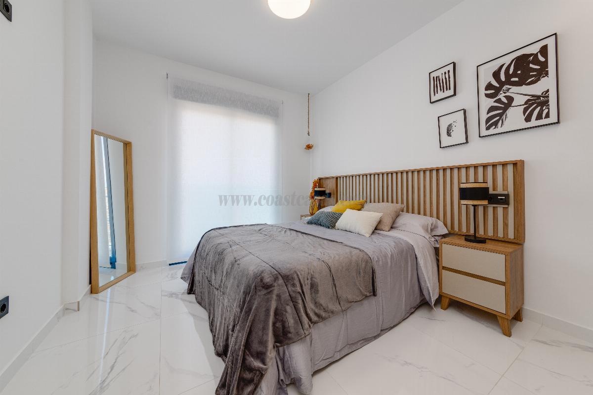For sale of apartment in Guardamar del Segura