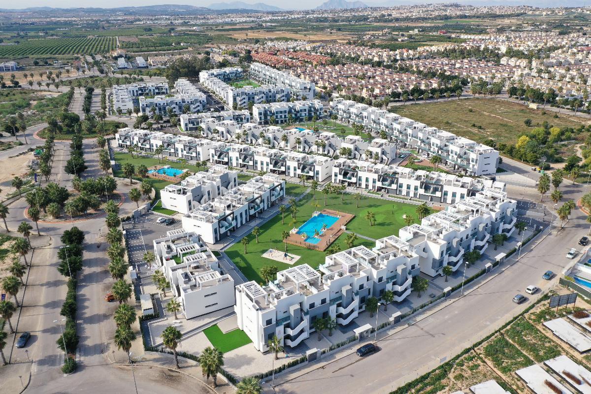 For sale of apartment in Guardamar del Segura