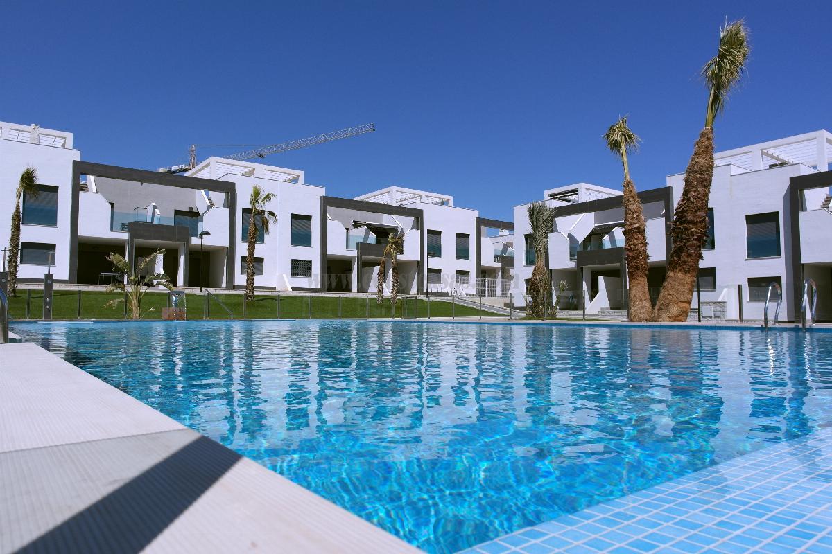 For sale of apartment in Guardamar del Segura