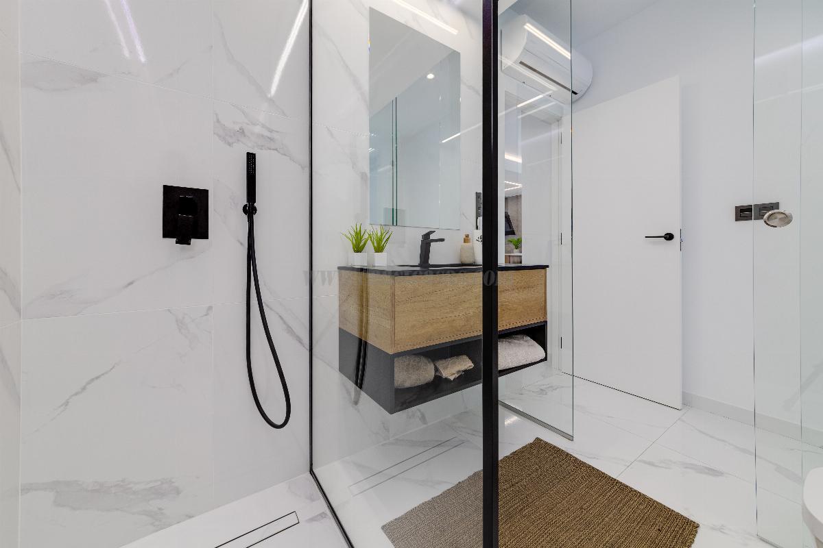 For sale of apartment in Guardamar del Segura