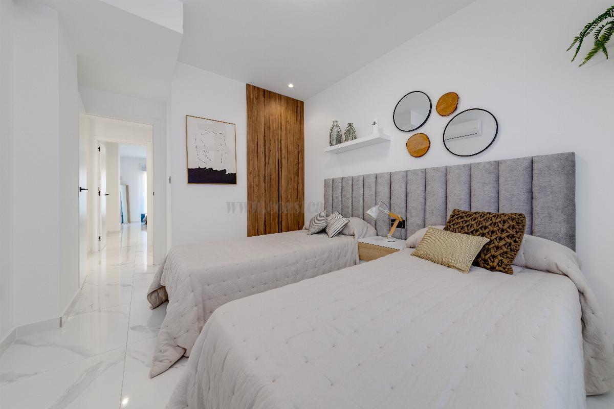 For sale of apartment in Guardamar del Segura