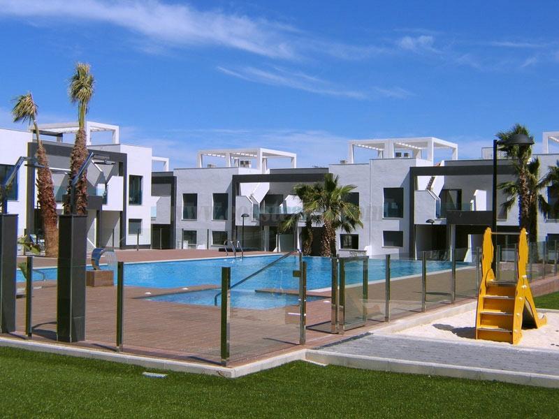 For sale of apartment in Guardamar del Segura