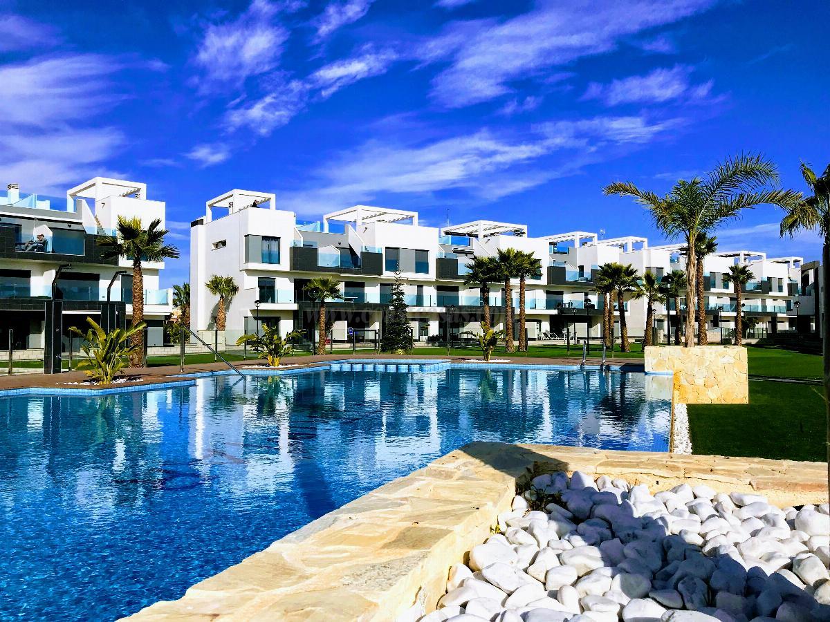 For sale of apartment in Guardamar del Segura