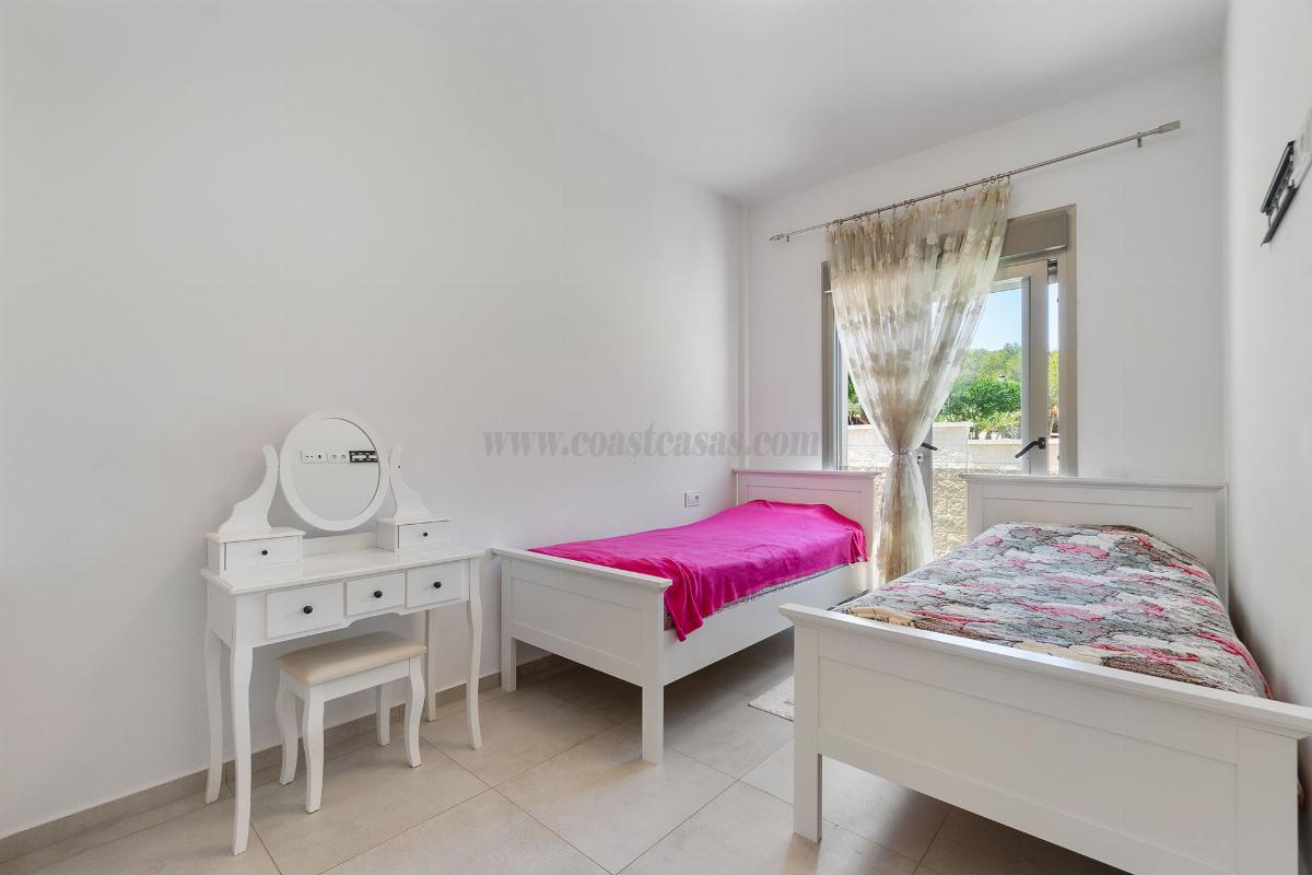 For sale of chalet in San Miguel de Salinas