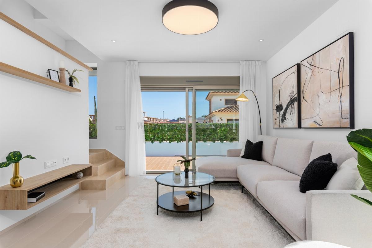 For sale of chalet in Los Alcázares