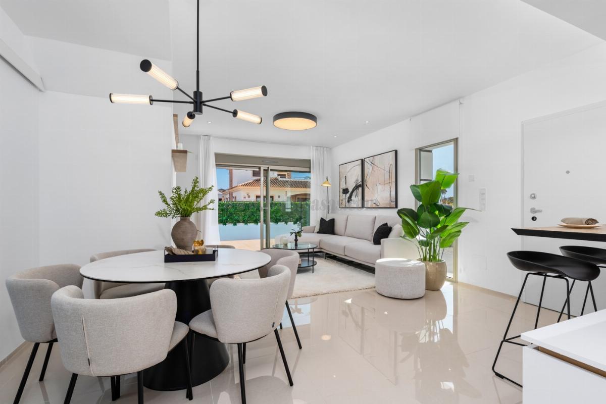 For sale of chalet in Los Alcázares