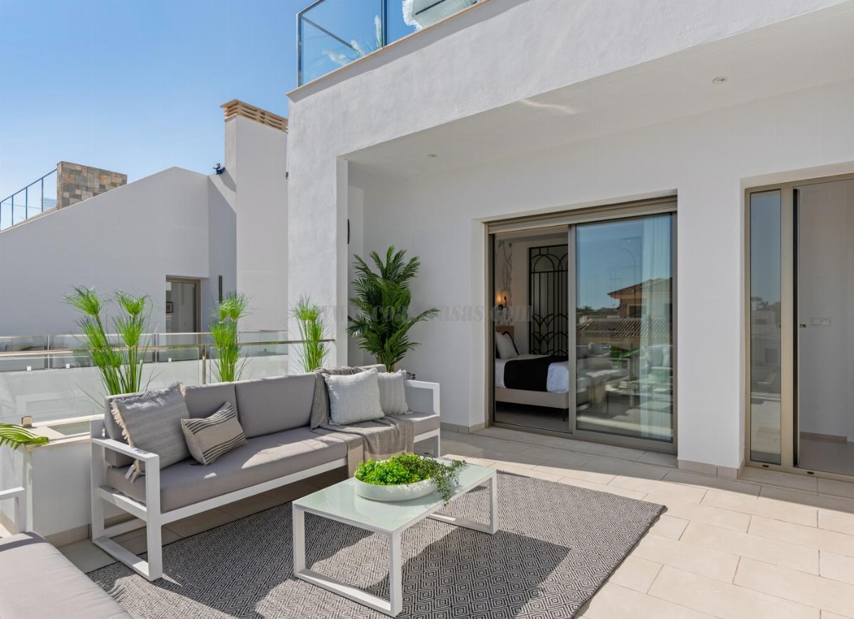 For sale of chalet in Los Alcázares