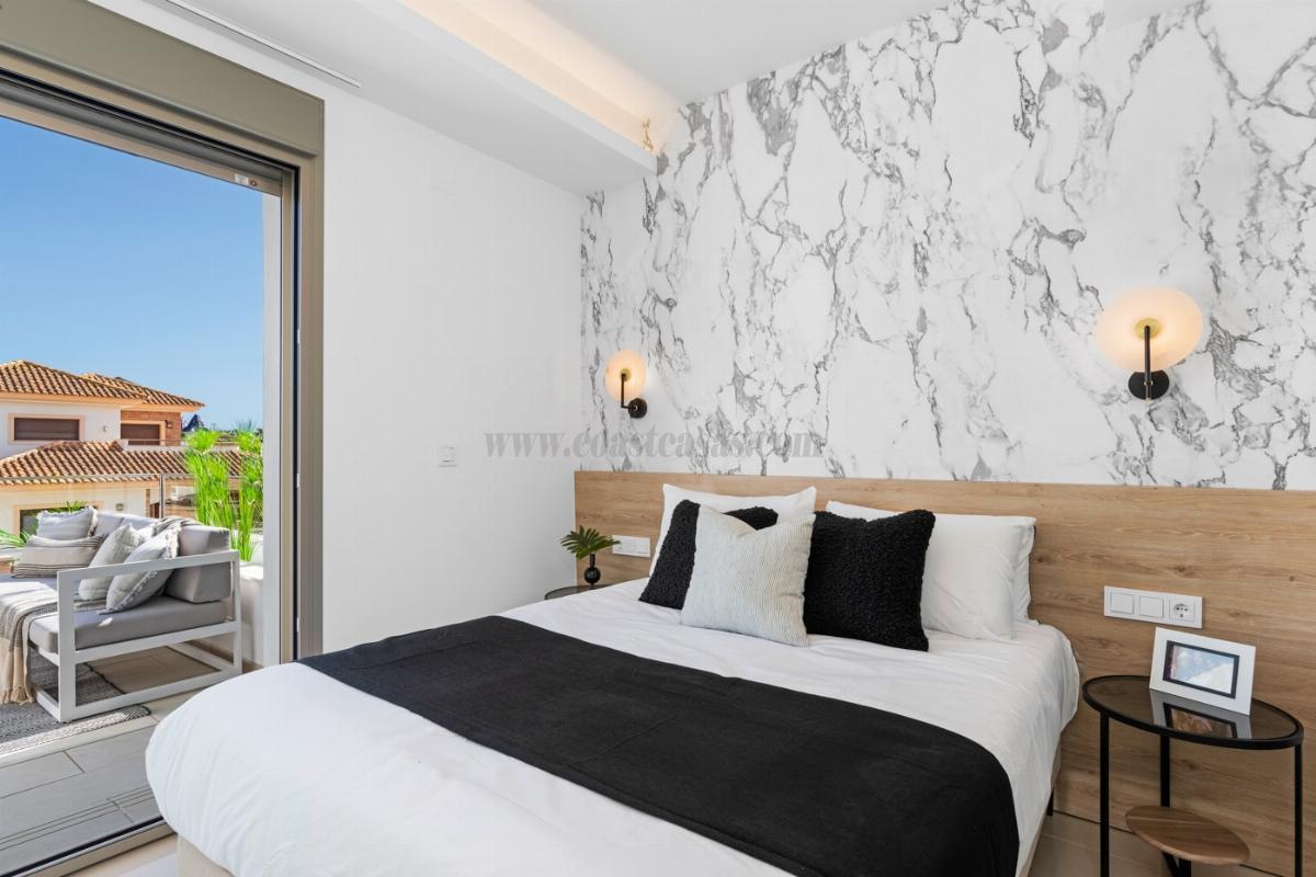 For sale of chalet in Los Alcázares