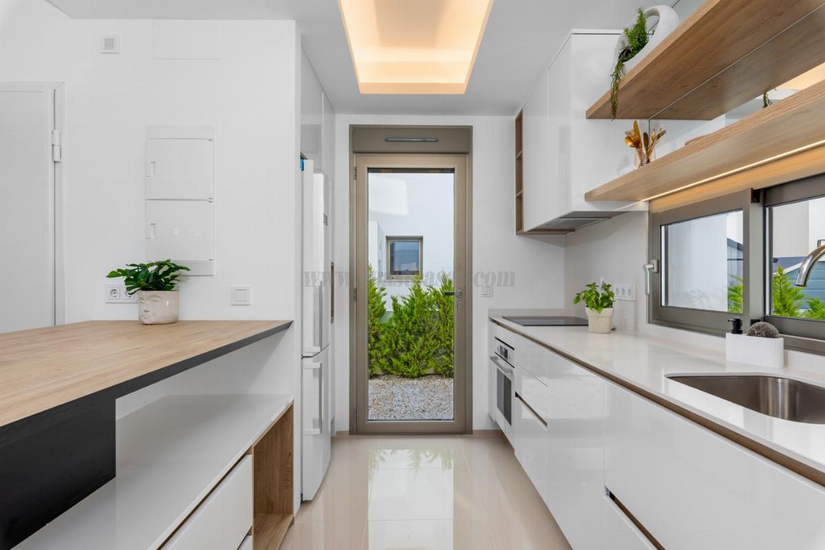 For sale of chalet in Los Alcázares