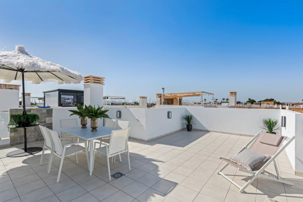 For sale of chalet in Los Alcázares