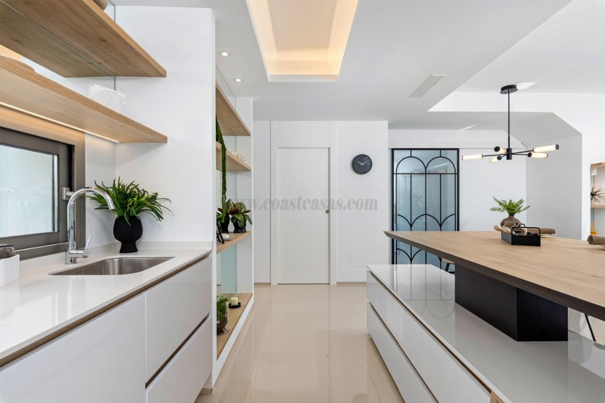 For sale of chalet in Los Alcázares