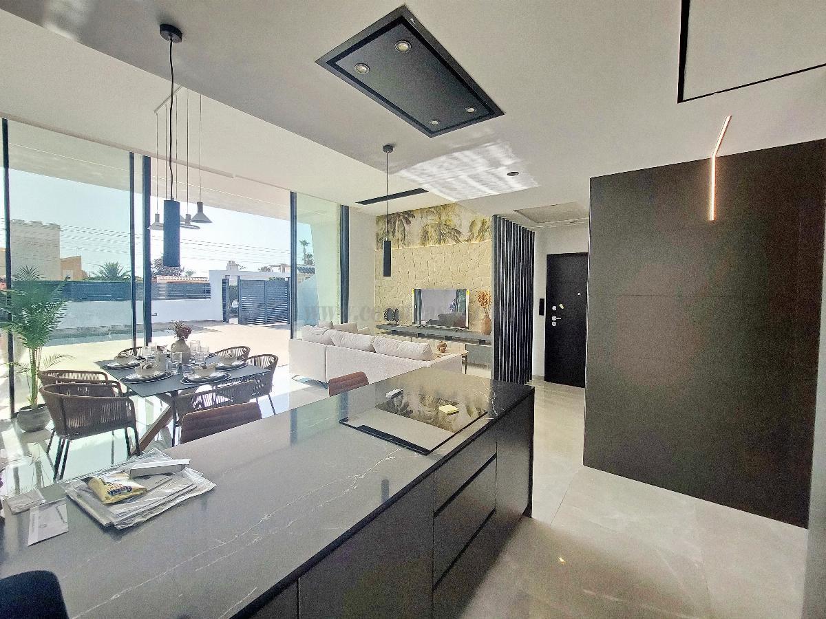For sale of chalet in Torrevieja