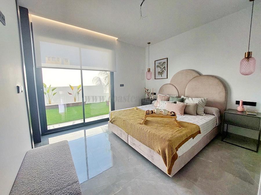 For sale of chalet in Torrevieja