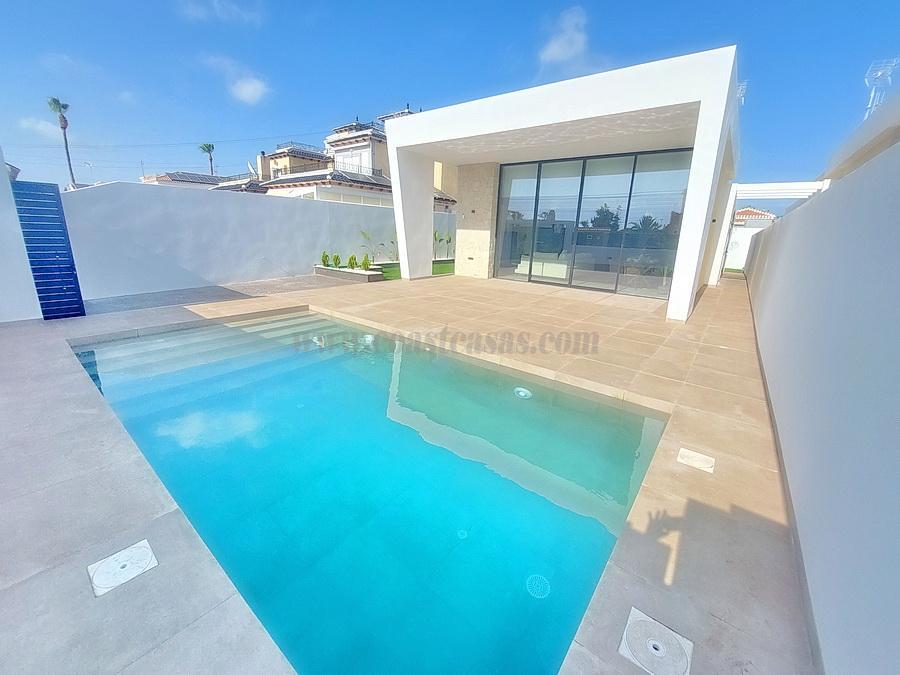 For sale of chalet in Torrevieja